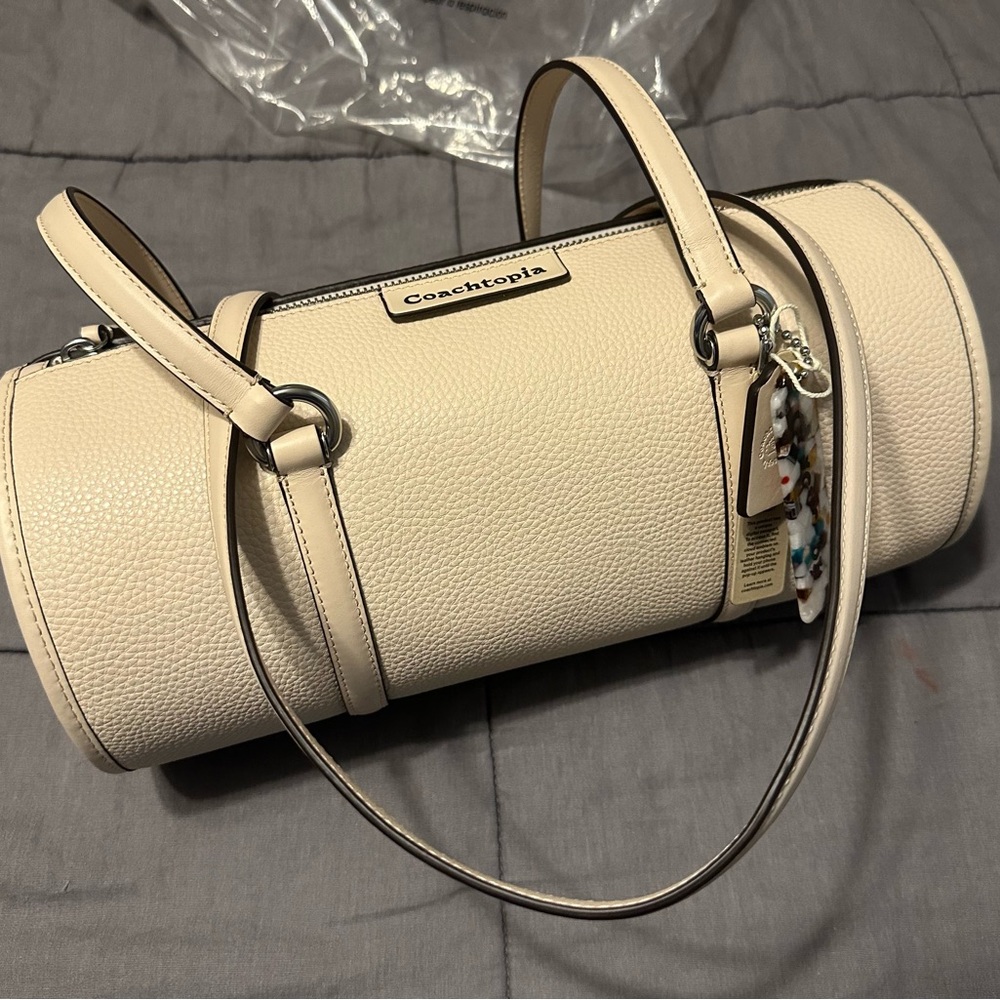 COACHTOPIA BARREL BAG NWT
